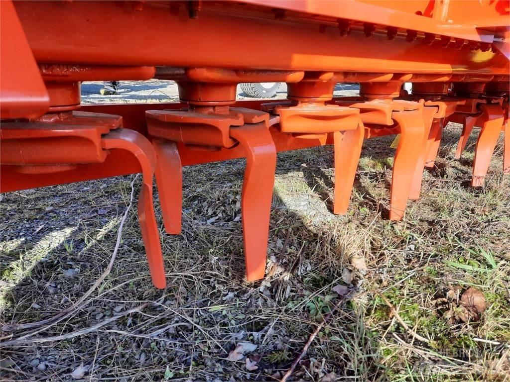 Kuhn HRB 303 D パワーハローとロータリーハロー