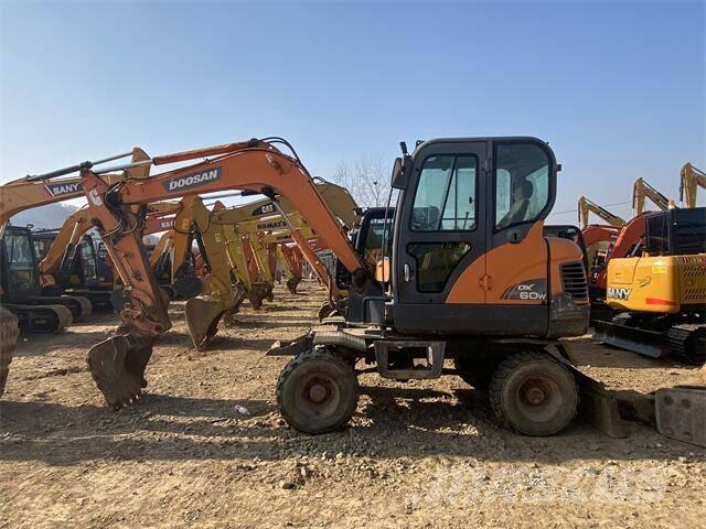 Doosan DX60W ホイール式油圧ショベル（パワーショベル・ユンボ・バックホー）