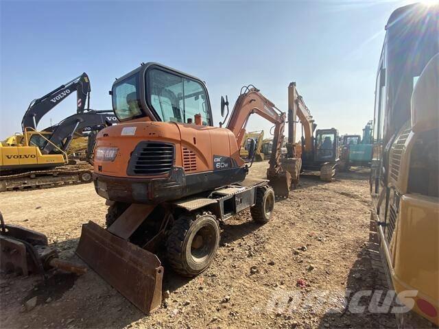 Doosan DX60W ホイール式油圧ショベル（パワーショベル・ユンボ・バックホー）