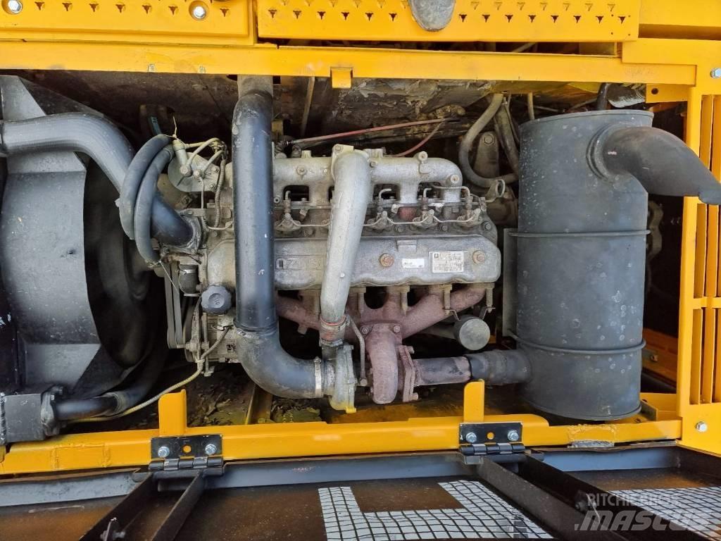 JCB JS 220 LC 大型油圧ショベル12t以上（パワーショベル・ユンボ）