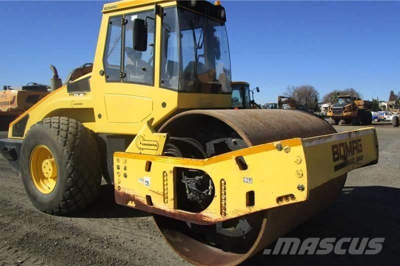 Bomag B213DH-4 コンバインドローラ