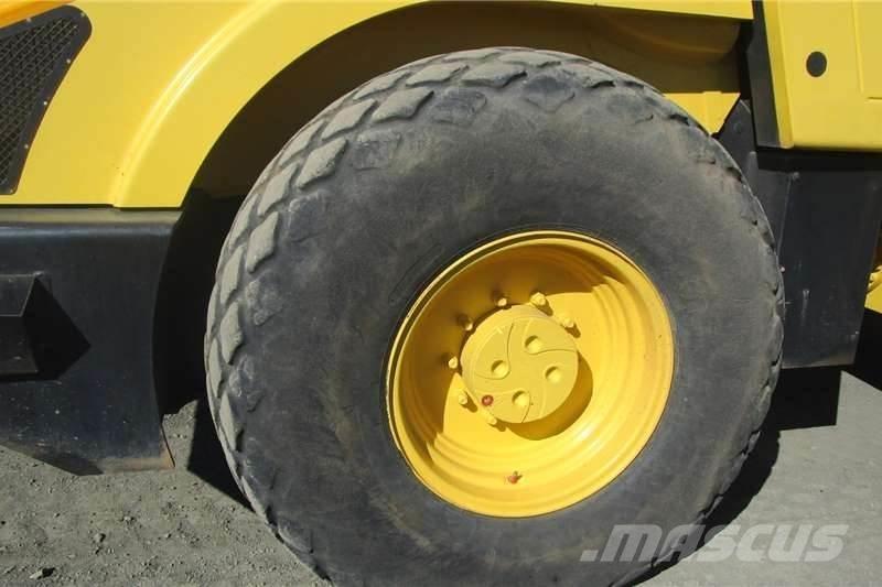 Bomag B213DH-4 コンバインドローラ