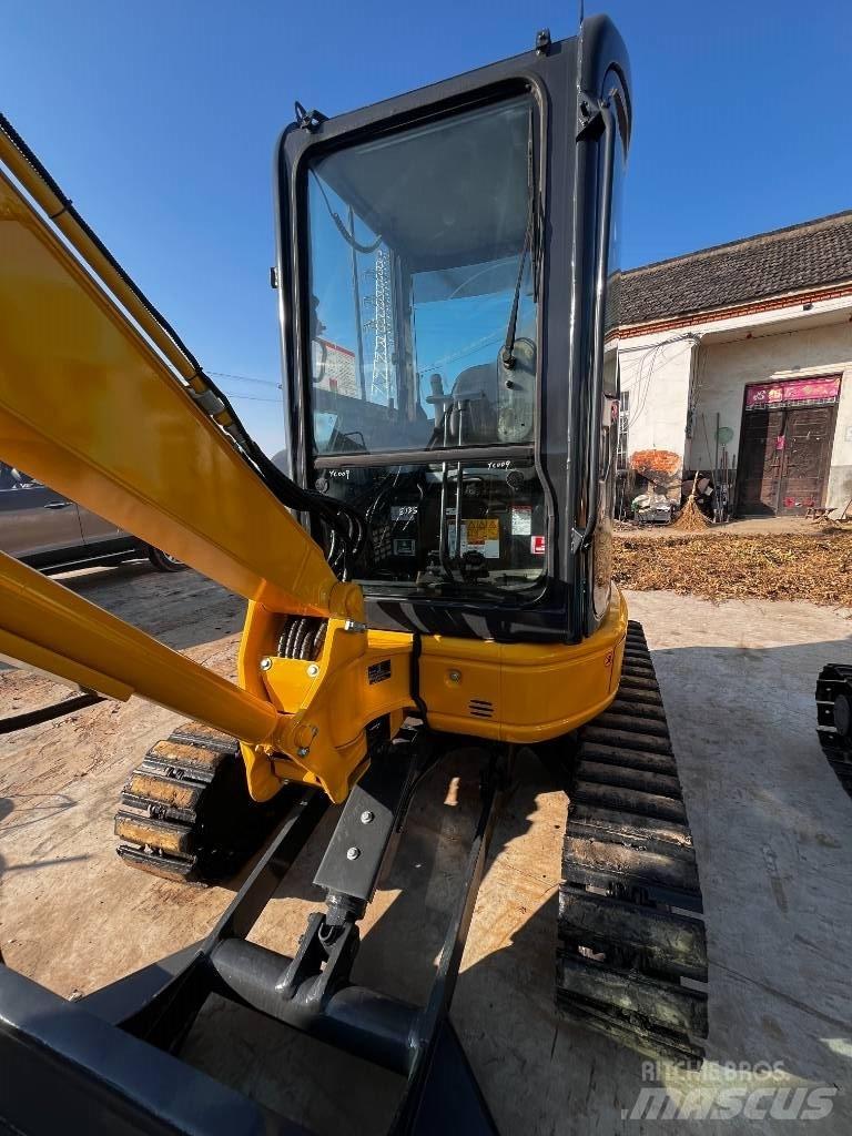Komatsu PC 35 MR ミニ油圧ショベル 7t以下（ミニユンボ・ミニディガー）