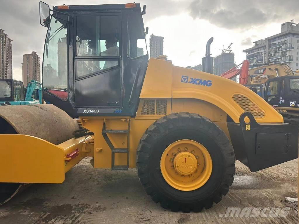 XCMG XS 143 振動ローラ