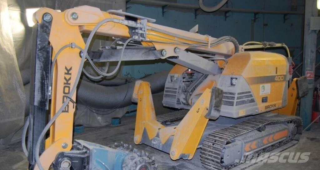 Brokk 400 解体油圧ショベル