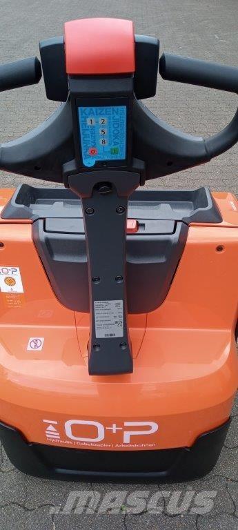 Toyota LWE 200 ウォーキンフォークリフト