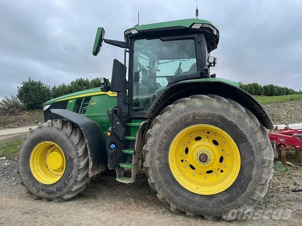 John Deere 7R 330 トラクター