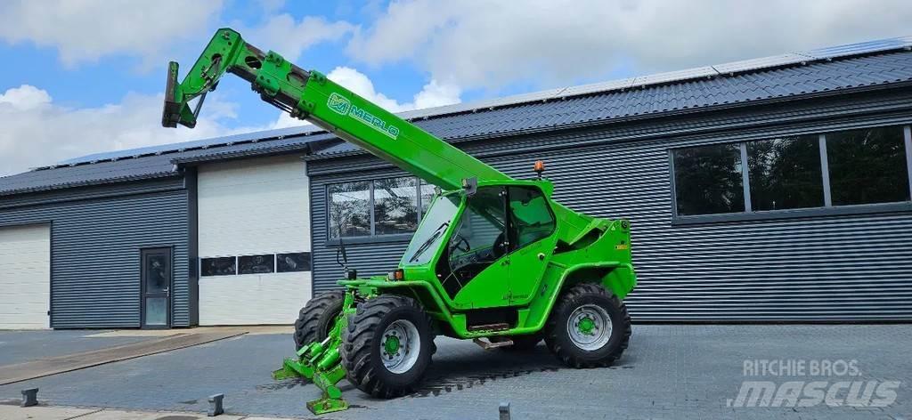 Merlo P40.14 テレスコーピックハンドラー