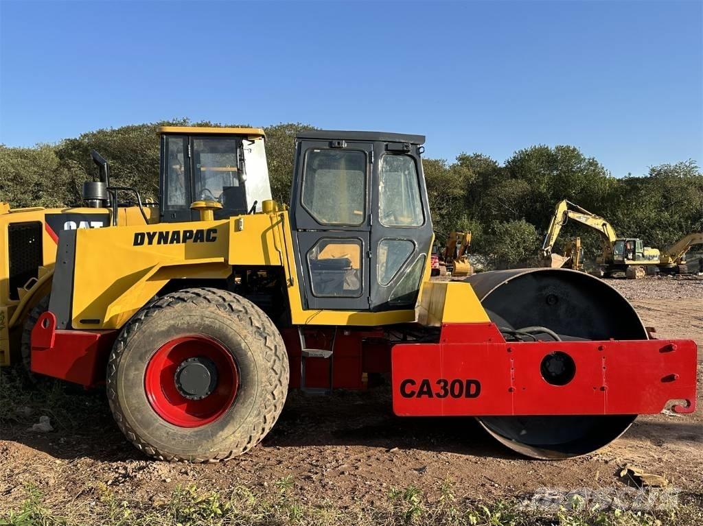 Dynapac CA 30 D 振動ローラ