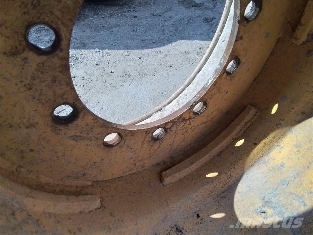 Ösa 250 24x26,5 タイヤ、ホイル、リム