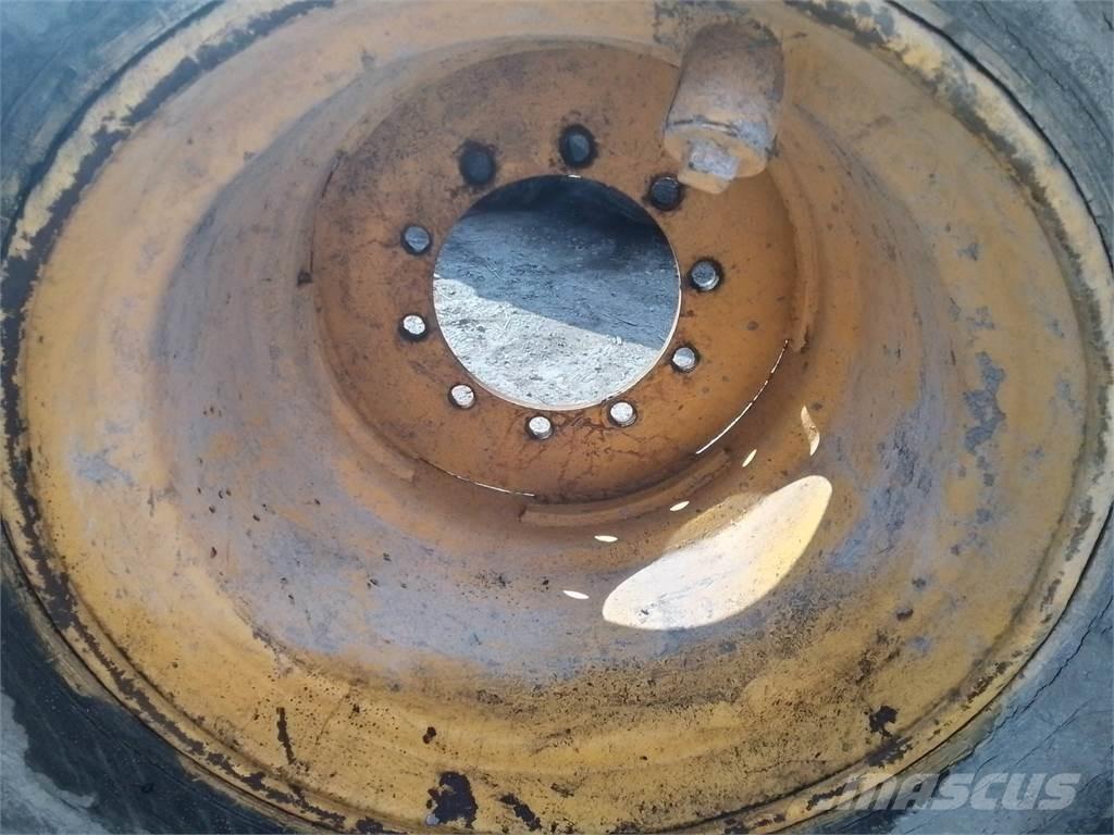 Ösa 250 24x26,5 タイヤ、ホイル、リム