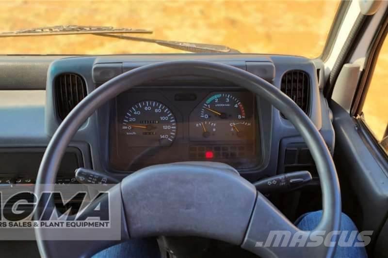 Nissan UD40 その他トラック