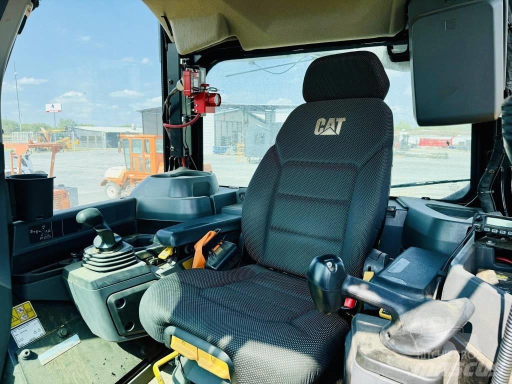 CAT D 7 ブルドーザー
