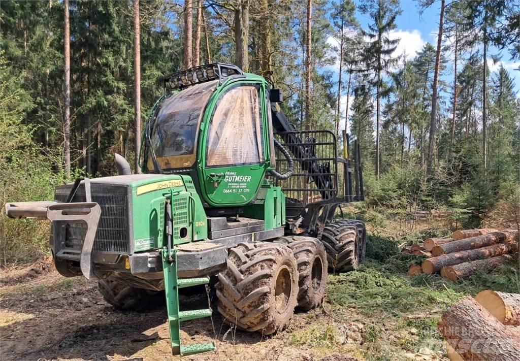 John Deere 810 E フォワーダー