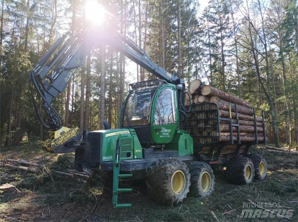 John Deere 810 E フォワーダー