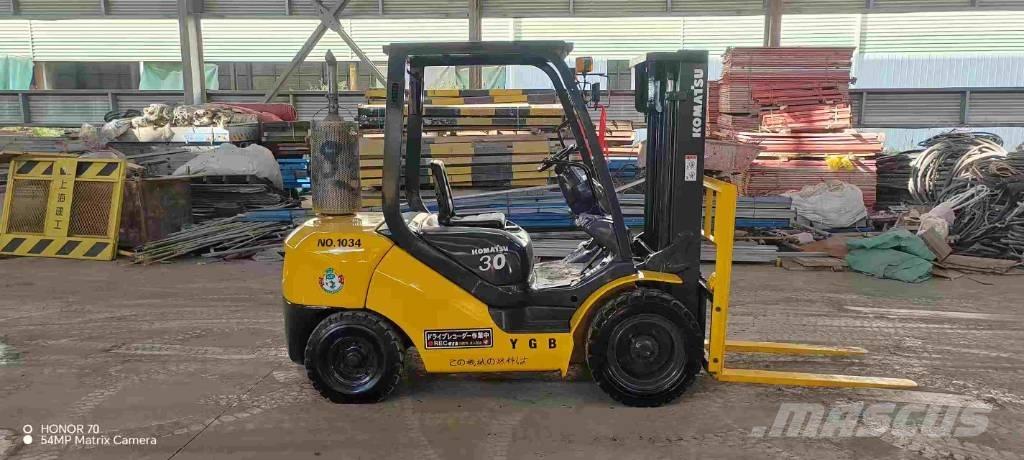 Komatsu FD 30 T-17 ディーゼル・軽油