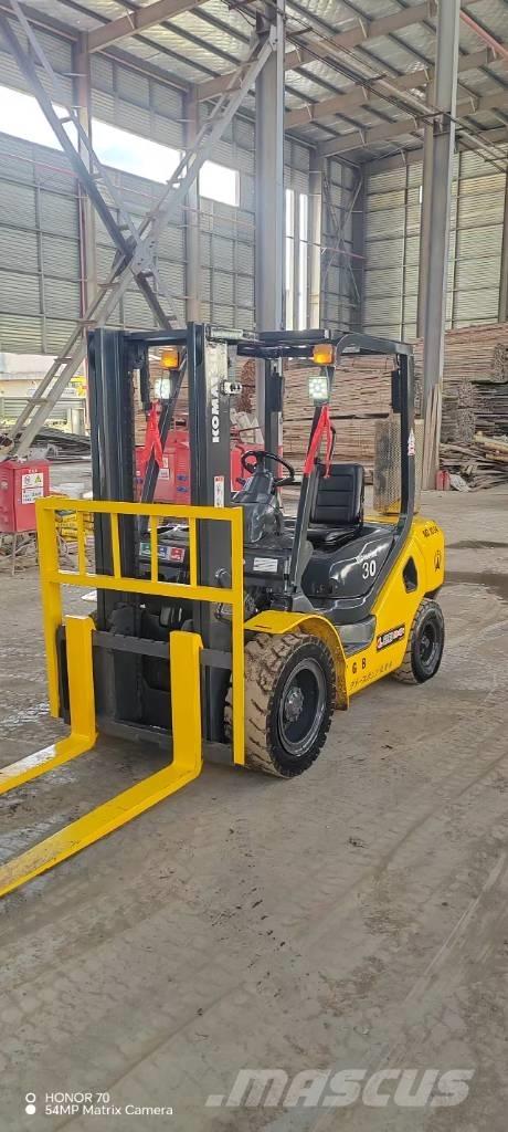 Komatsu FD 30 T-17 ディーゼル・軽油