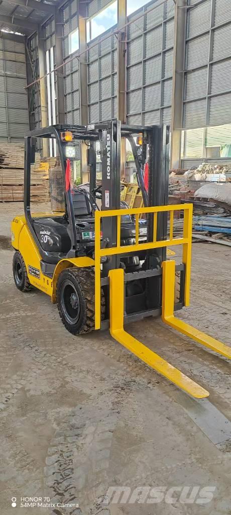 Komatsu FD 30 T-17 ディーゼル・軽油