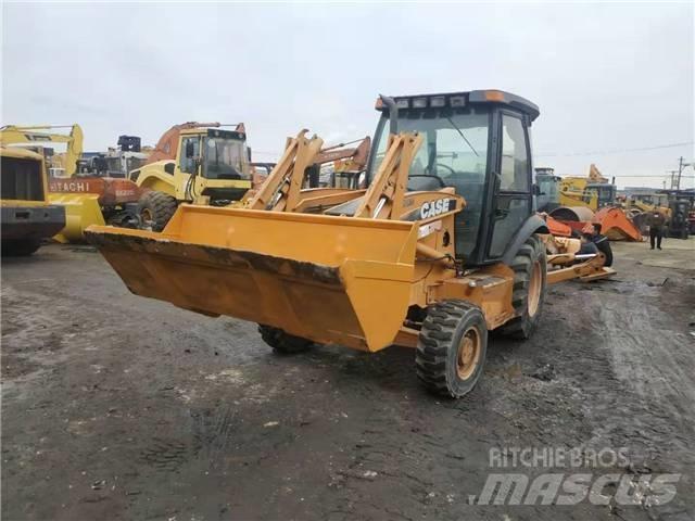 CASE 580M スキッドステアローダー