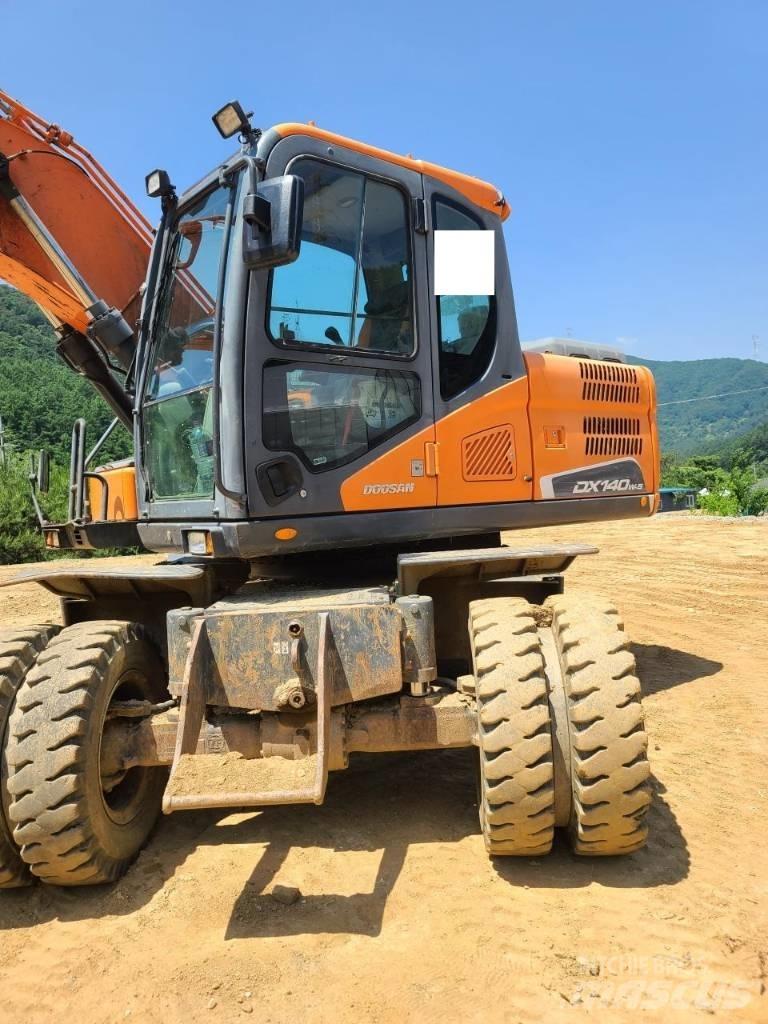Doosan DX 140 W ホイール式油圧ショベル（パワーショベル・ユンボ・バックホー）