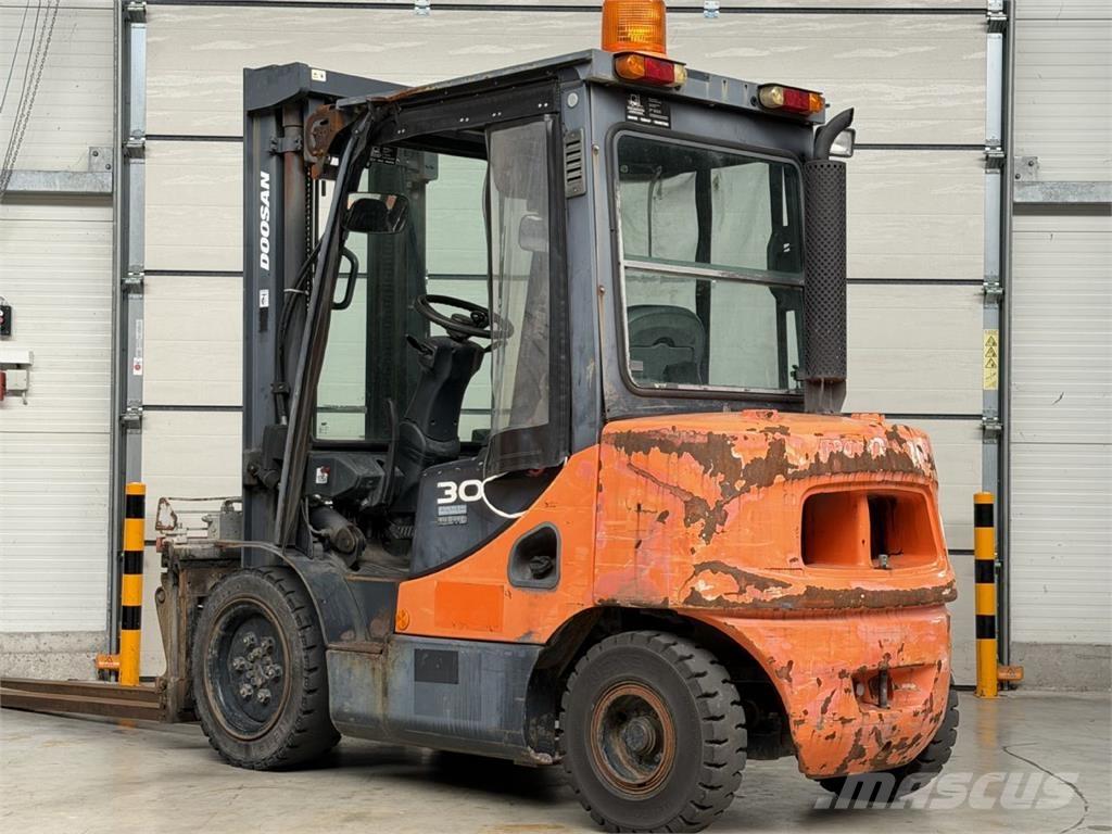 Doosan D30S-5 ディーゼル・軽油