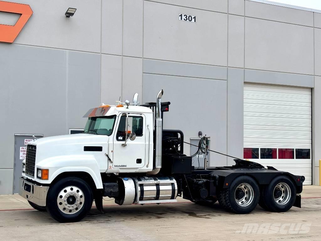 Mack CHU 613 レッカー車