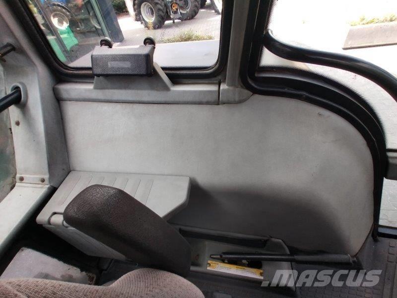 Valtra 8400 トラクター