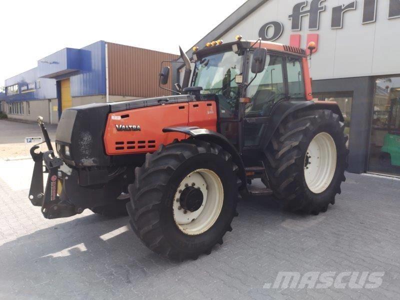 Valtra 8400 トラクター