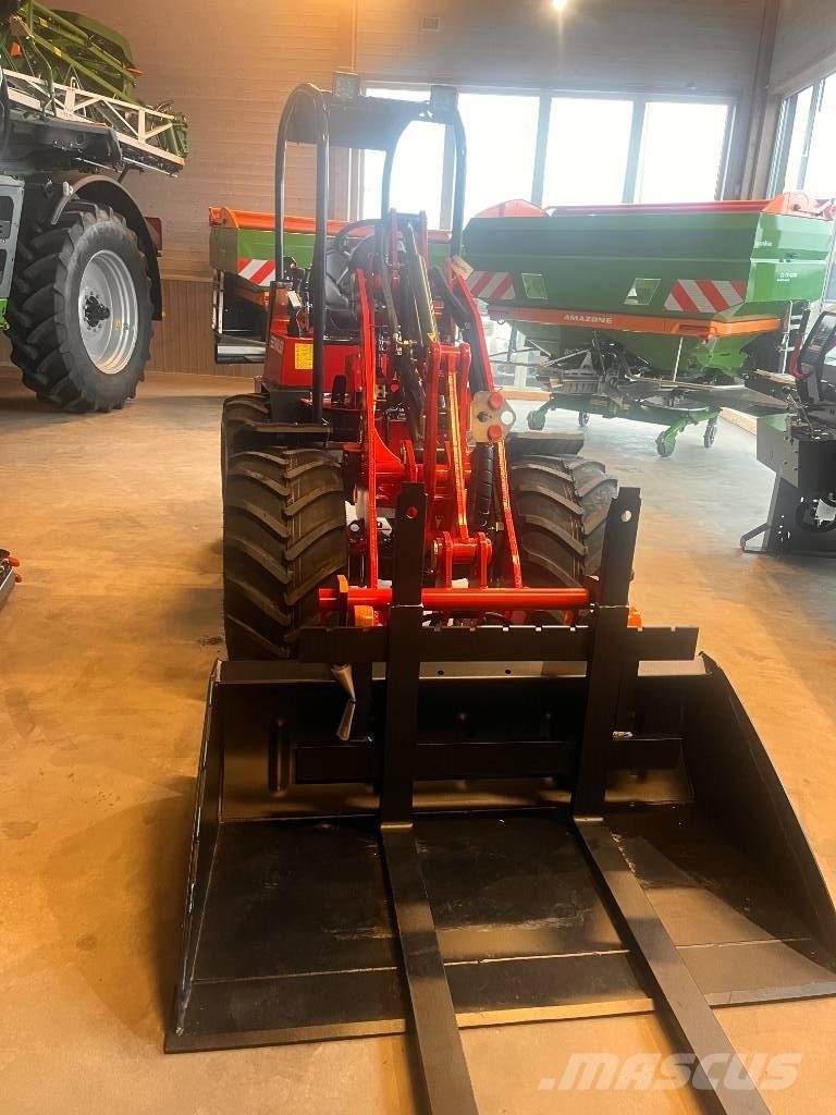 Thaler 2230S 多目的ローダー