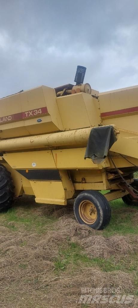 New Holland TX 34 コンバイン