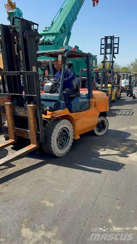 Toyota 5 Ton ディーゼル・軽油