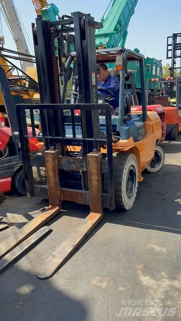 Toyota 5 Ton ディーゼル・軽油