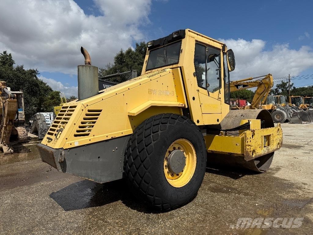 Bomag BW 211 D-3 タンデムローラ