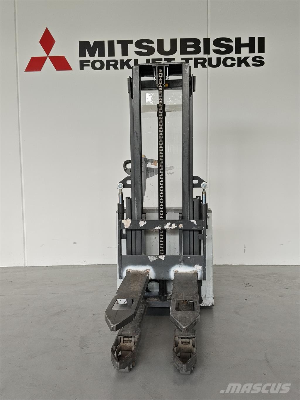 Atlet PSH160 自走式スタッカー