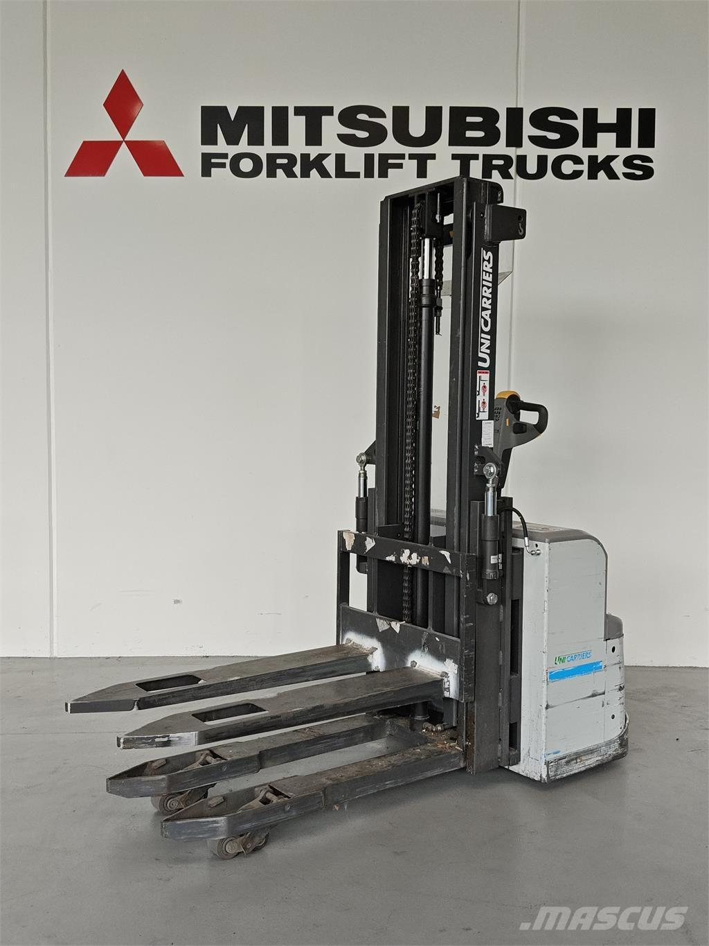 Atlet PSH160 自走式スタッカー