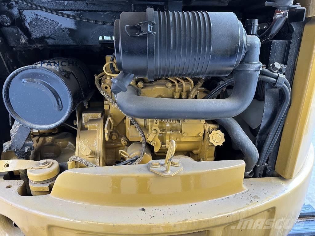 CAT 303 CR ミニ油圧ショベル 7t以下（ミニユンボ・ミニディガー）