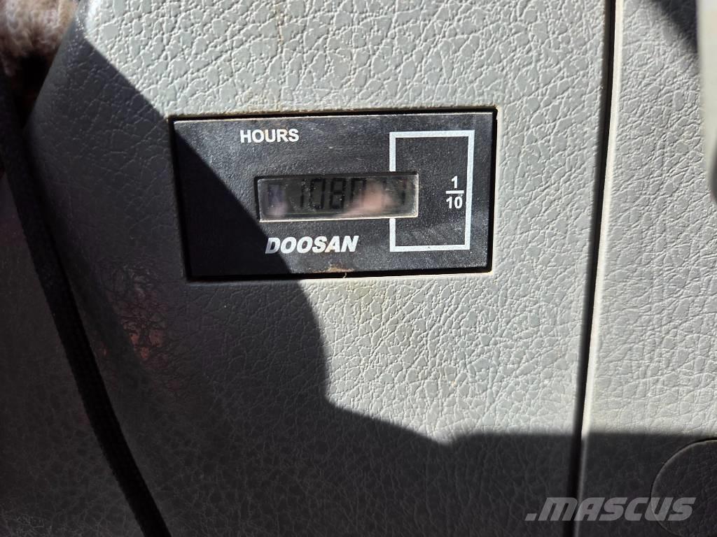 Doosan DX140WACE ホイール式油圧ショベル（パワーショベル・ユンボ・バックホー）
