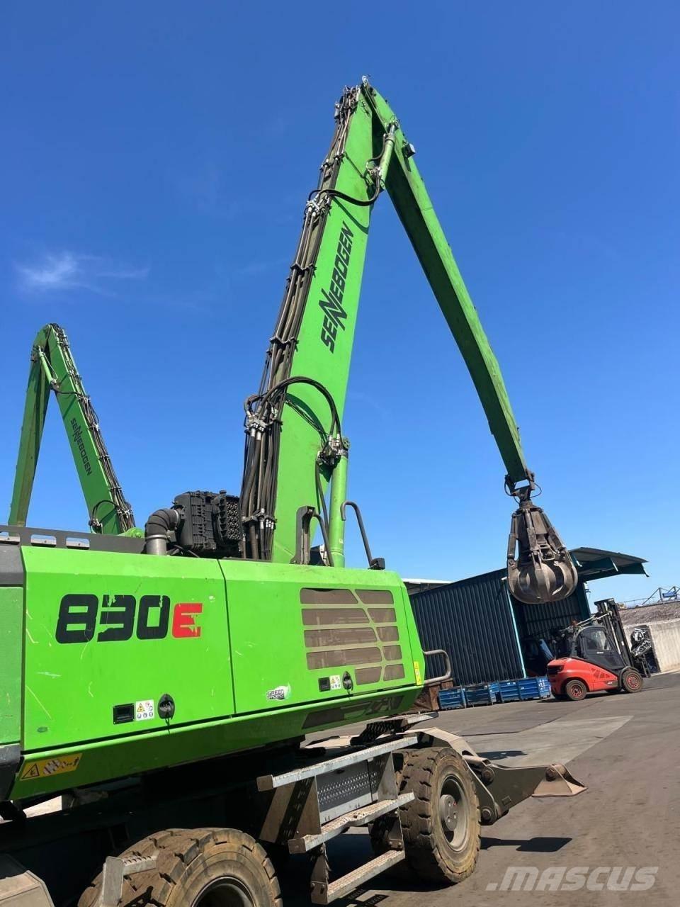 Sennebogen 830E ホイール式油圧ショベル（パワーショベル・ユンボ・バックホー）
