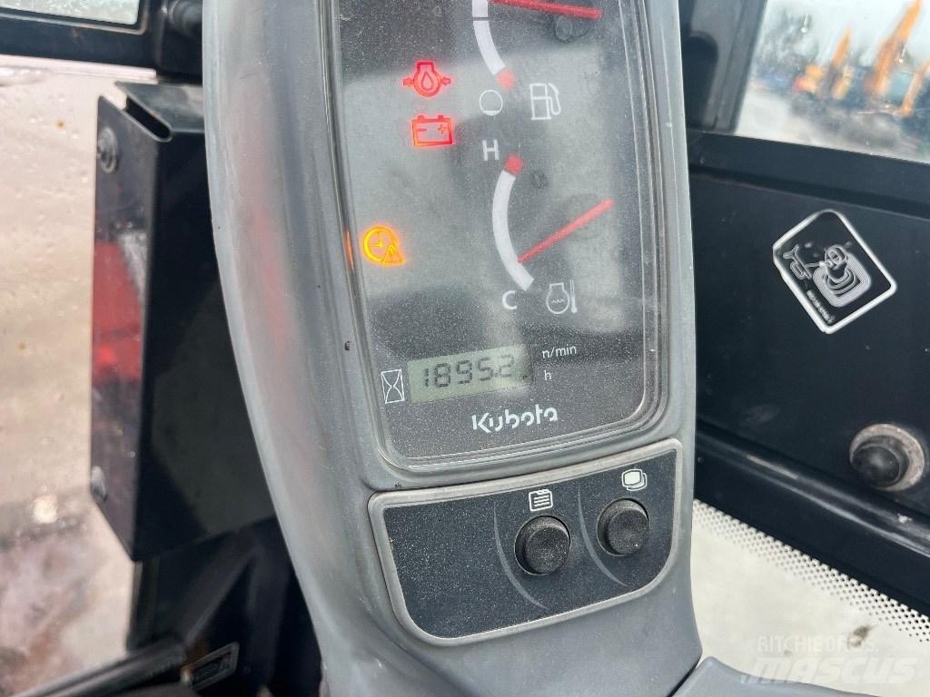 Kubota KX 016-4 ミニ油圧ショベル 7t以下（ミニユンボ・ミニディガー）