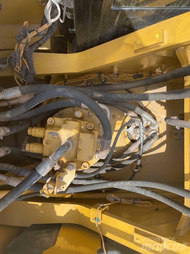 CAT CAT330GC 中型油圧ショベル 7ｔ-12ｔ（ユンボ・パワーショベル・バックホー）