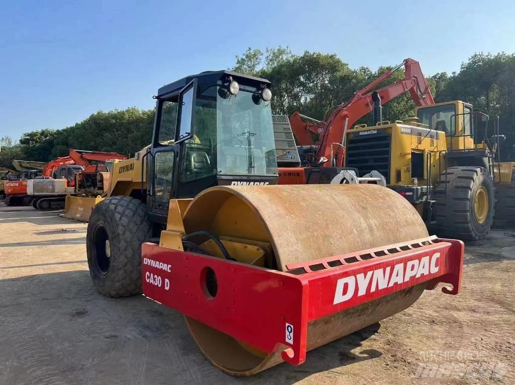 Dynapac CA300 モーターグレーダー