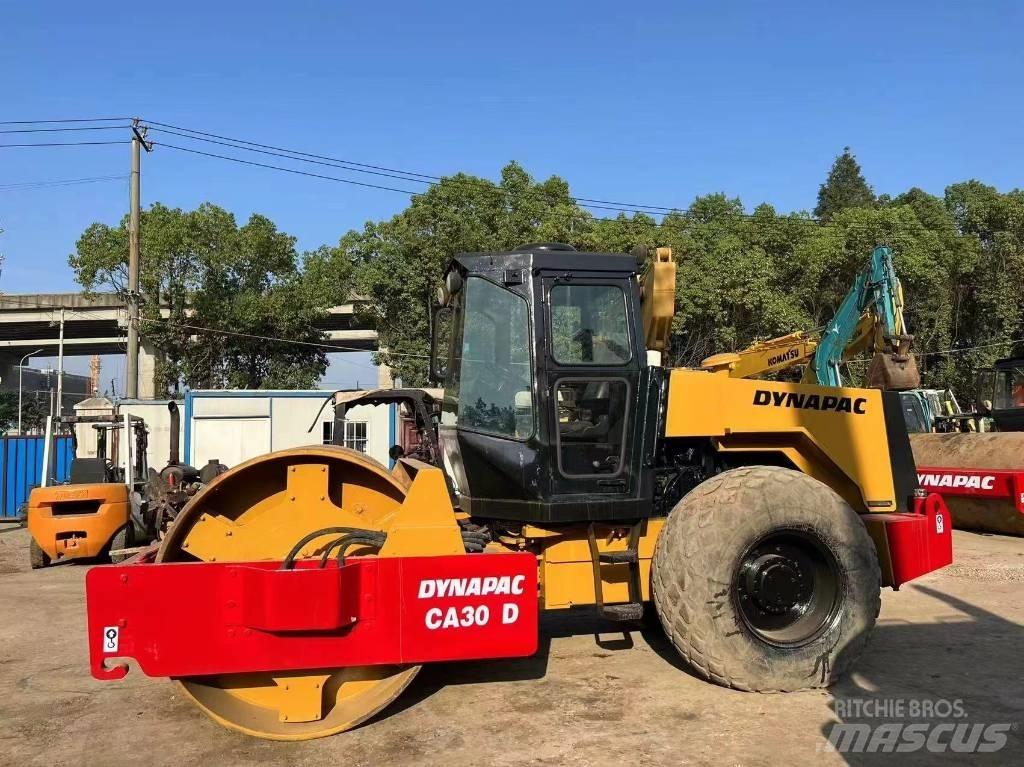Dynapac CA300 モーターグレーダー