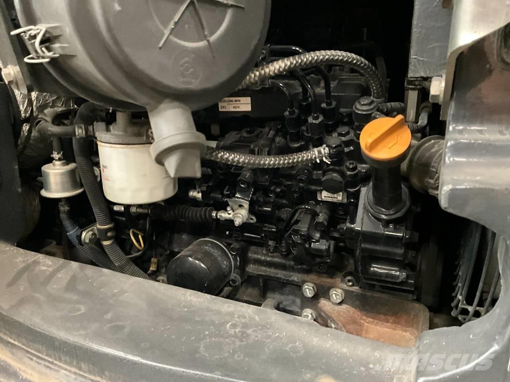 Komatsu PC 55 MR-3 ミニ油圧ショベル 7t以下（ミニユンボ・ミニディガー）