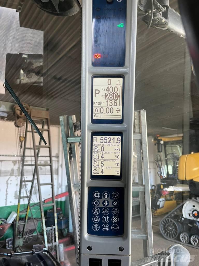 New Holland T 8.420 トラクター