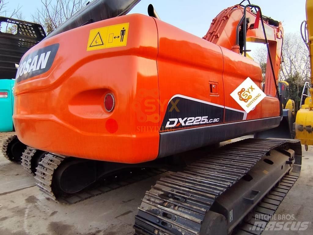 Doosan DX 225 LC 大型油圧ショベル12t以上（パワーショベル・ユンボ）