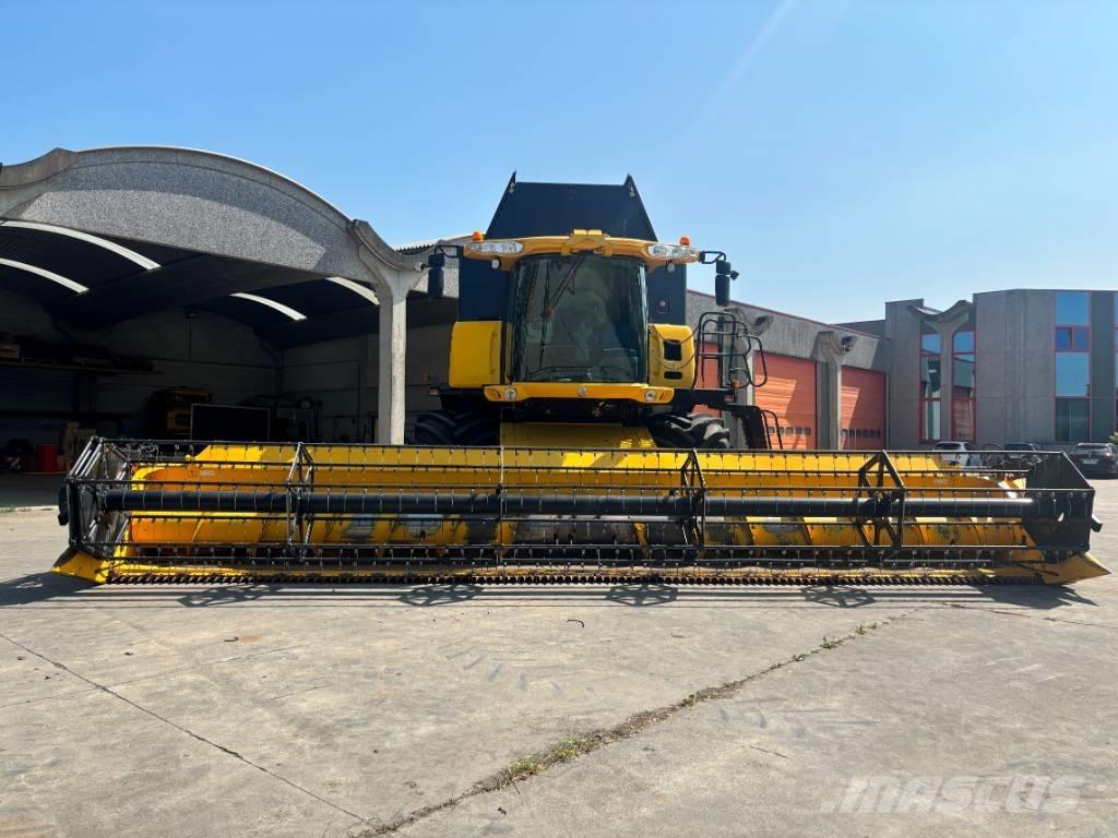 New Holland CR 9090 コンバイン
