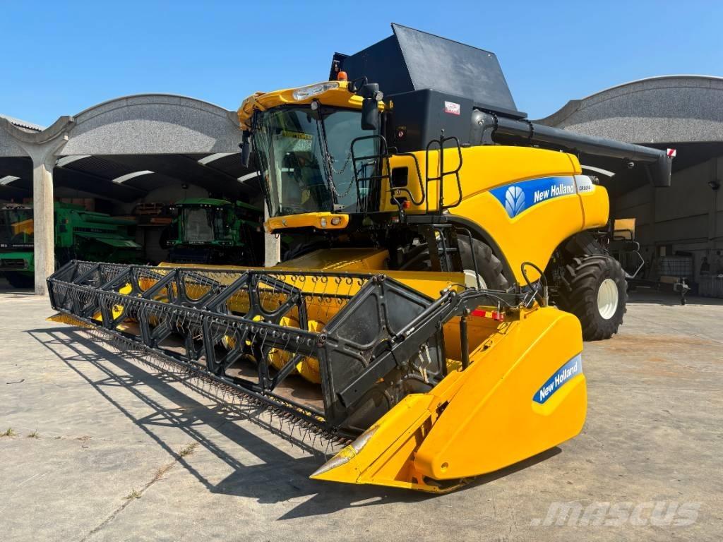 New Holland CR 9090 コンバイン