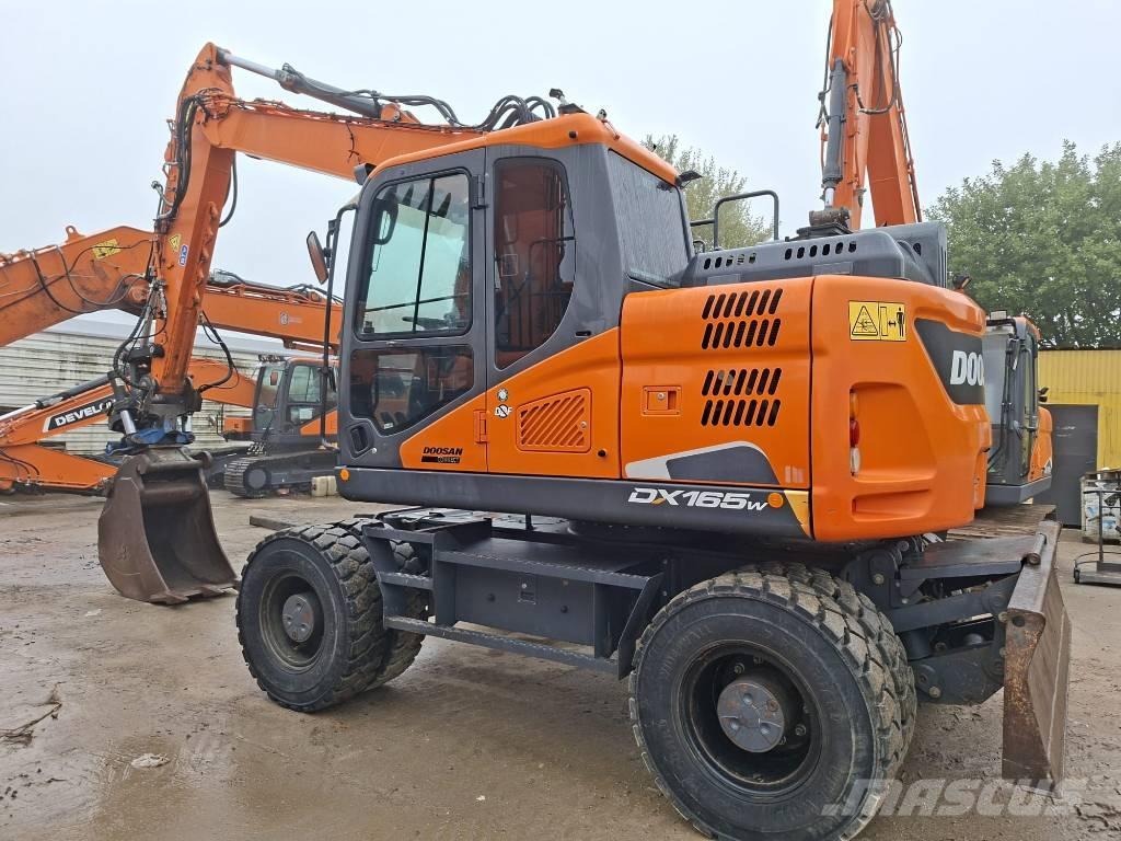 Doosan DX 165 W-5 ホイール式油圧ショベル（パワーショベル・ユンボ・バックホー）