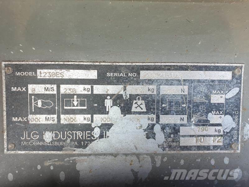 JLG 1230 ES ブームリフト　直伸型