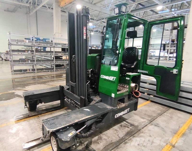 Combilift C 4000 全方向リーチ型フォークリフト